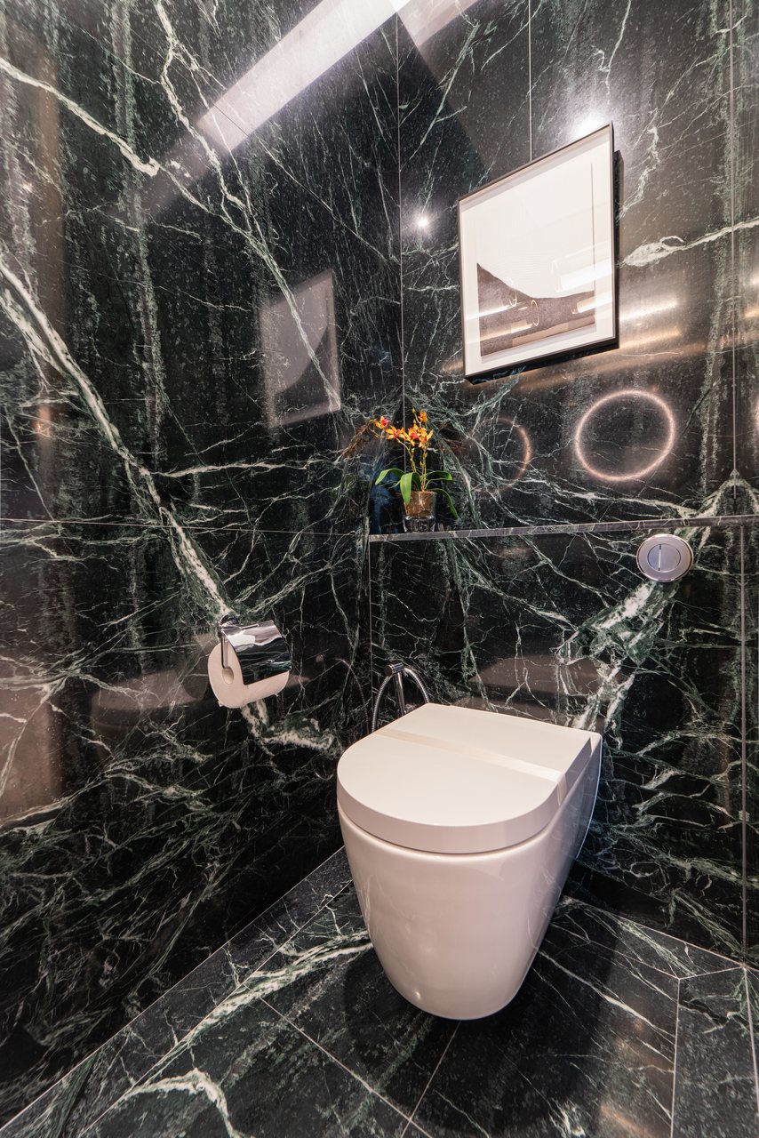 Show suite bathroom