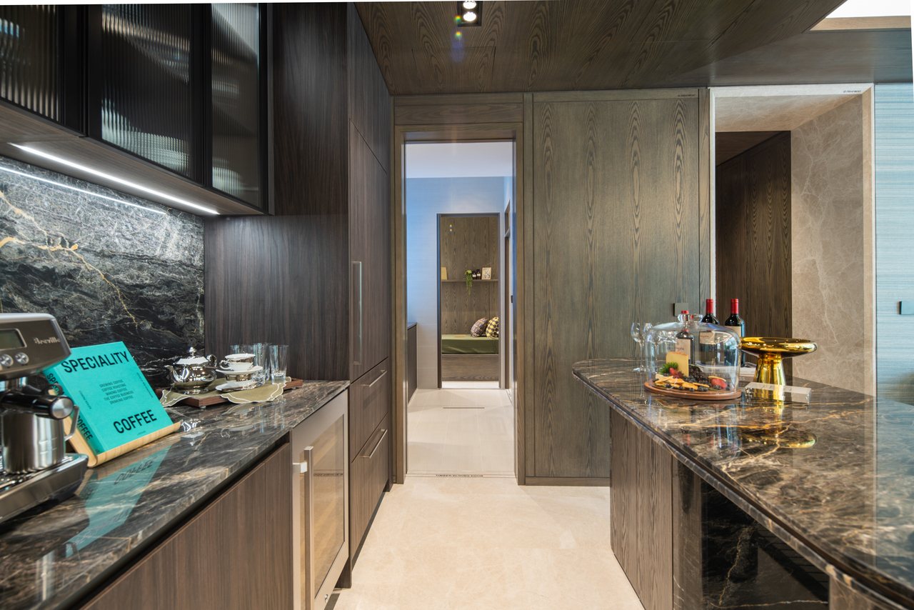 Show suite dry kitchen
